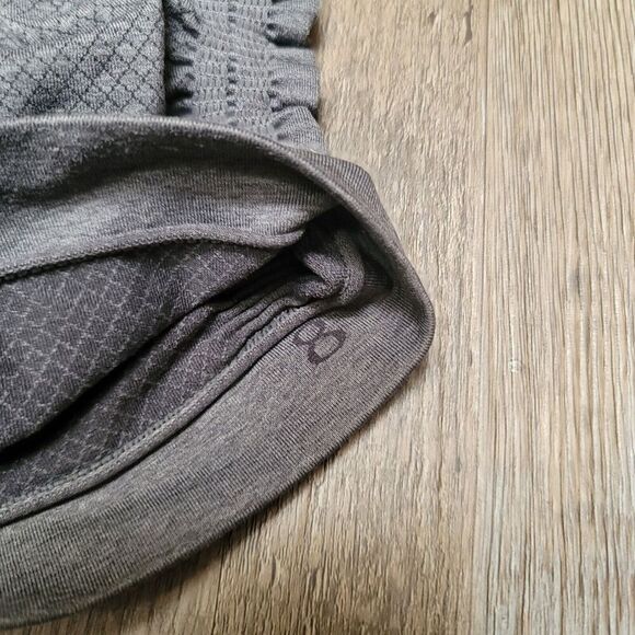 Lululemon Capri Leggings Ruched Sides Plain Solid Gray Grey Mid Rise Size 8 - Picture 3 of 5